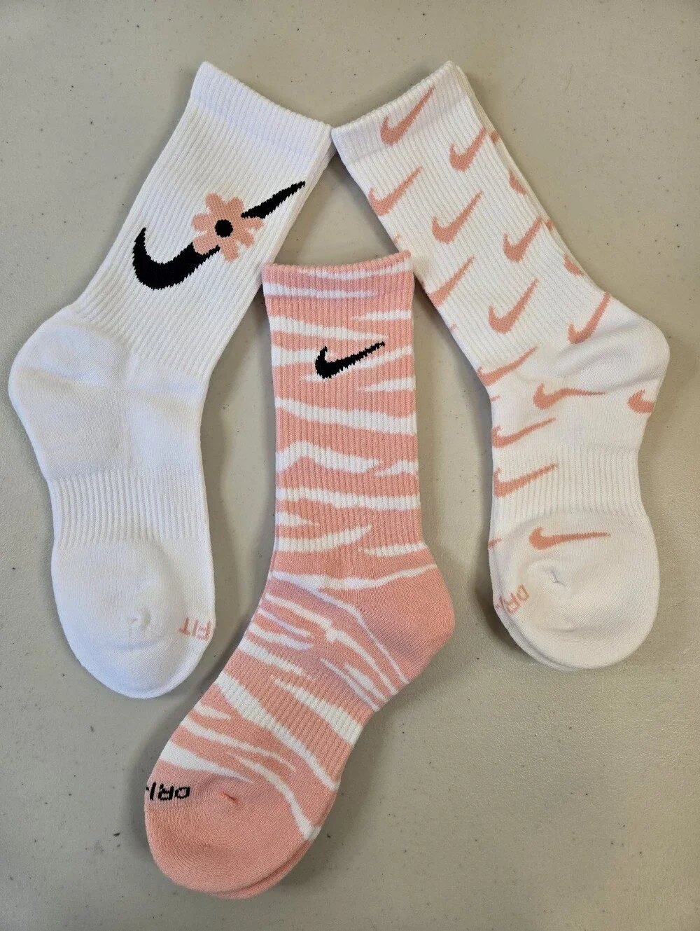 NWoT Nike 3-Pack Pink & White Crew Socks Medium 6-10